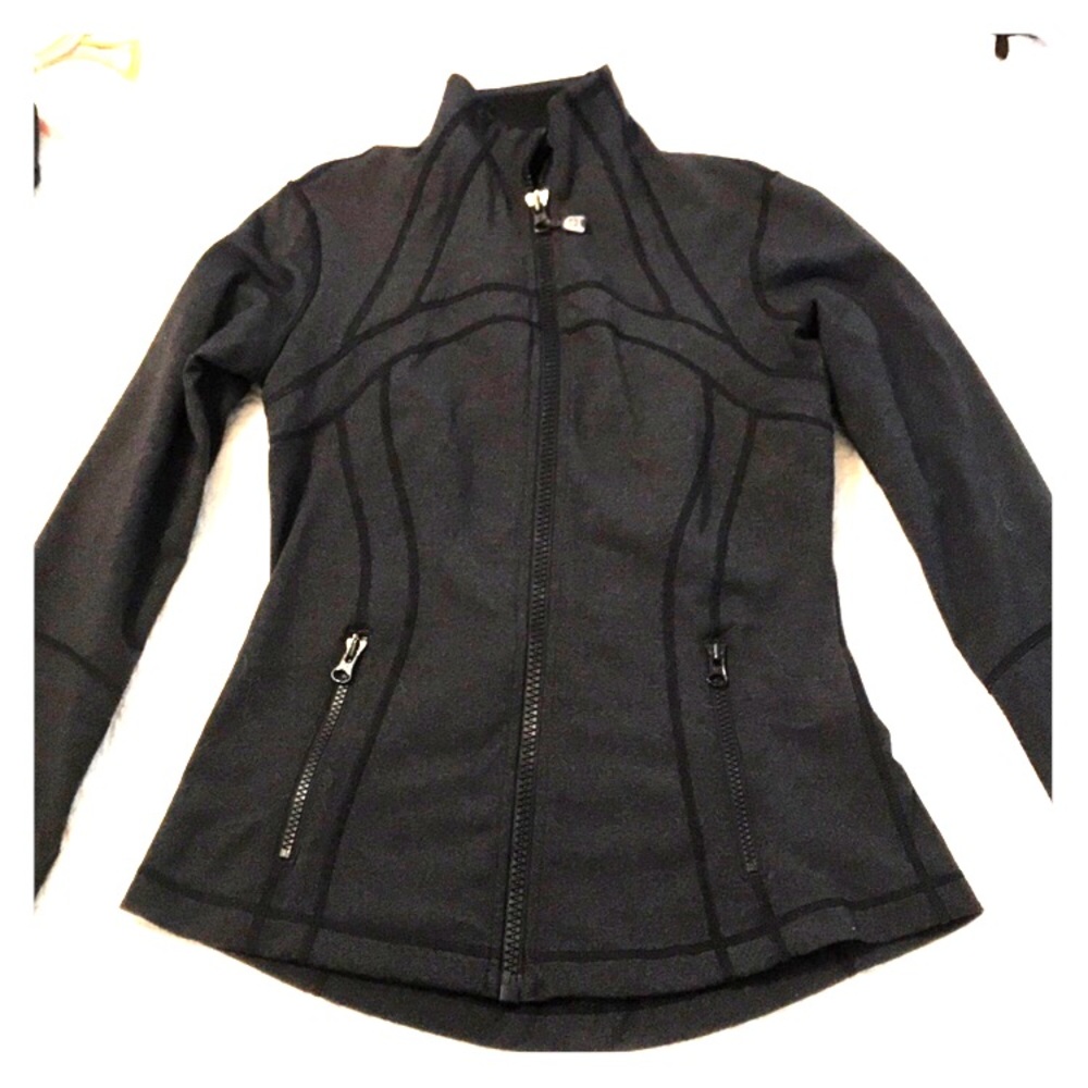 Practically new Lululemon Define Jacket size 6